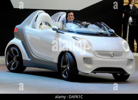 La Smart forspeed è presentato sulla prima giornata della stampa del Motor Show di Ginevra a Ginevra, Svizzera, 1 marzo 2011. Circa 170 mondo e Europ anteprime sarà svelato durante la 81st Motor Show di Ginevra fino al 13 marzo 2011. Foto: ULI DECK Foto Stock