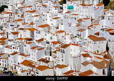 Pittoresca città bianca, Spagna, Andalusia, Casares Foto Stock