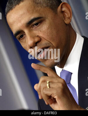 Il Presidente degli Stati Uniti Barack Obama affronta la media di giovedì, 8 Dicembre 2011 a Washington, DC. Obama ha discusso il blocco dal Senato Repubilcans della conferma di Obama il candidato Richard Cordray per condurre il Consumer Financial Protection Bureau. Credito: vittoria McNamee / Pool via CNP Foto Stock