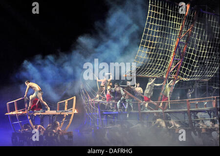 Una scena del monumentale spettacolo 'Ben Hur" presentato al Lanxess-Arena a Colonia, Germania, 10 dicembre 2011. La storia di Ben Hur racconta le avventure di Giuda Ben-Hur, un principe ebraica e merchant in Gerusalemme all'inizio del I secolo chi giura di vendicarsi. Un carro gara decide tra giusto e sbagliato. Foto: Revierfoto Foto Stock