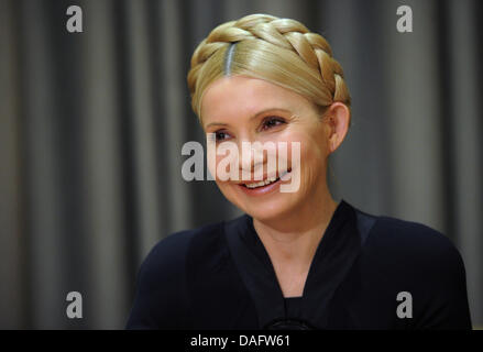 Ex capo del governo ucraino e attuale leader dell'opposizione, Yulia Tymoshenko, sorrisi a Kiev, Ucraina, 2 marzo 2011. Foto: Annibale Foto Stock