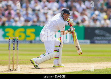 Nottingham, Regno Unito. 12 Luglio, 2013. L'Inghilterra del Ian Bell gioca un colpo durante la terza giornata del primo Investec Ceneri Test match a Trent Bridge Cricket Ground sulla luglio 12, 2013 a Nottingham, Inghilterra. Credito: Mitchell Gunn/ESPA/Alamy Live News Foto Stock