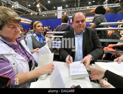 Walter Kohl, figlio dell'ex cancelliere tedesco Helmut Kohl, presenta la sua autobiografia "Live di essere vissuto' alla Fiera del Libro di Lipsia 2011 a Leipzig, Germania, 18 marzo 2011. Foto: HEDNRIK SCHMIDT