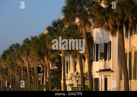 Case Antebellum la batteria promenade di Charleston, Carolina del Sud e Stati Uniti d'America Foto Stock