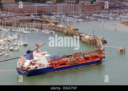 L'olio / chimichiera, Cumbria Fisher ormeggiato a Gosport, Portsmouth Porto. Foto Stock