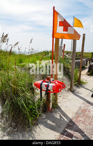 Equipaggiamento di salvataggio sulla spiaggia Foto Stock