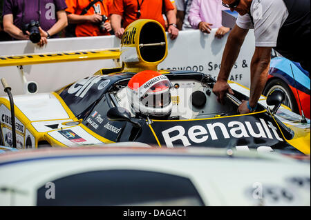 Chichester, Regno Unito. 12 Luglio, 2013. Un 1978 Alpine-Renault un442B viene preparato nella zona di assemblaggio durante il giorno 1 del 2013 Goodwood Festival della Velocità nella motivazione della casa di Goodwood. Credit: Azione Plus immagini di sport/Alamy Live News Foto Stock