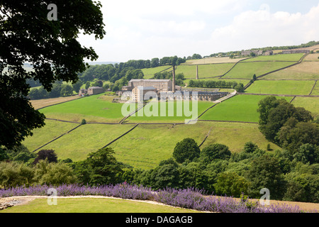 Vista di avena Royd Mulino, ora convertito in appartamenti, Luddenden, West Yorkshire Foto Stock