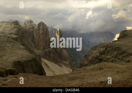 Vista dal Piz Boe di Dent de Mesdi e Val de Mesdi, Italia, Dolomiti Foto Stock