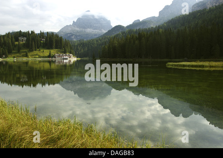Lago di Misurata e Tre Cime di Lavaredo, Italia, Dolomiti Foto Stock