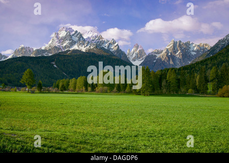 Dolomiti di Sesto con vertici Zwoelferkofel, Italia, Alto Adige, Dolomiti Foto Stock