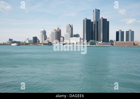 Città di Detroit skyline presi dal Canada, attraverso il Fiume Detroit. Foto Stock