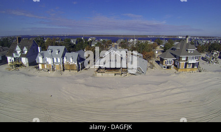 Case distrutte lungo il fronte spiaggia dopo l uragano di sabbia pulita continua fino all'indomani Marzo 28, 2013 in Mantoloking, NJ. Foto Stock