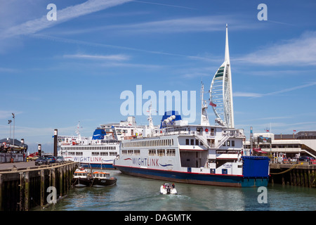 Traghetto Wightlink Ferries Portsmouth Porto la Spinnaker Tower Foto Stock