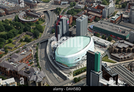 Vista aerea del Leeds Arena, o prima diretta Arena, accanto alla A58(M) in Leeds City Centre Foto Stock