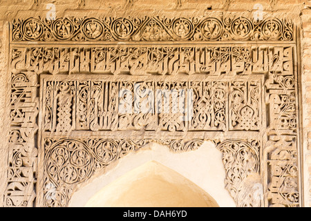 Dettaglio del mihrab in stucco, Robat-i caravanserai Sharaf, Khorasan, Iran Foto Stock