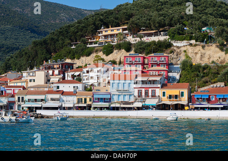 Parga città e porto vicino a Syvota in Grecia. Mar Ionio Foto Stock