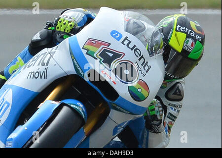 Oberlungwitz, Germania. 13 Luglio, 2013. Pol Espargaro (Tuenti HP 40) durante il moto GP a partire dal campionato del mondo il Sachsenring circuito di gara. Credito: Gaetano Piazzolla/Alamy Live News Foto Stock