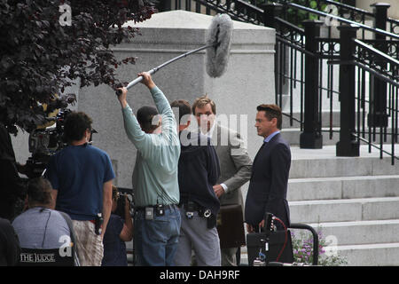 Dedham, Massachusetts. Robert Downey Jr e Dax Shepard sul set di "giudice" in Dedham, Massachusetts, il 12 luglio 2013 Credit: Susan Pease/Alamy Live News Foto Stock