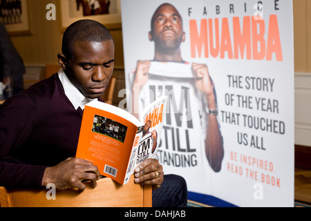 Fabrice Muamba lancia il suo libro ' sto ancora in piedi ' Foto Stock