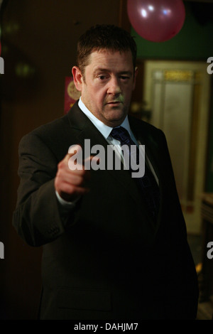 Sul set presso la BBC studios di Oxford Road, Manchester, per le riprese di sit com ideale. Johnny Vegas come Moz Foto Stock