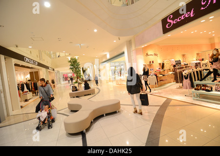 Q Mall di Osaka in Giappone. Foto Stock