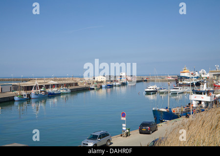 Hirtshals Danimarca UE Harbour con imbarcazioni da diporto e barche da pesca sul nord dello Jutland coast Foto Stock