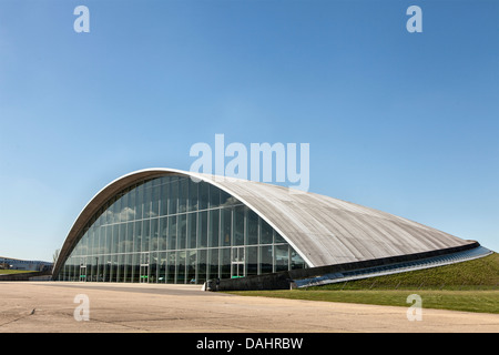 La American Air Museum presso l'Imperial War Museum a Duxford, progettato da Foster e Partner, costruito 1995 - 1997 Foto Stock