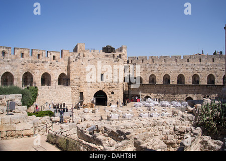 All interno delle mura della città vecchia di Gerusalemme Foto Stock