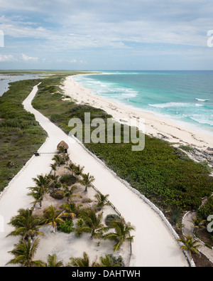 Fork in the road su una spiaggia in Cozumel, Messico, preso da Punta Celarain faro Foto Stock