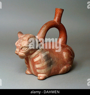 Staffa recipiente del tubo di lancio sotto forma di un felino LACMA AC1998.101.1 Foto Stock