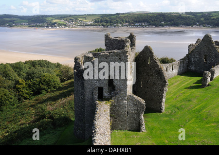 Llansteffan Castle e il Tywi estuario verso Ferryside Carmarthenshire Galles Cymru REGNO UNITO GB Foto Stock