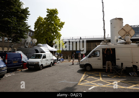 Il mondo dei media si raccolgono al di fuori del Lindo Ala di St Marys Hospital di Londra, Inghilterra Foto Stock