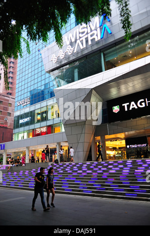 Gli amanti dello shopping su Orchard road singapore Foto Stock