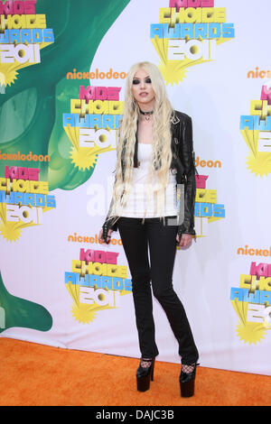 American teen attrice e cantante Taylor Momsen assiste il Nickelodeon Kids Choice Awards a Galen Center di Los Angeles, Stati Uniti d'America, 02 aprile 2011. Foto: Hubert Boesl Foto Stock