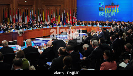 I Ministri degli esteri della NATO e non NATO ISAF i fornitori di truppe si riuniranno presso il Ministero degli Esteri a Berlino, Germania, 14 aprile 2011. I Ministri degli esteri della NATO si riuniscono a Berlino per discutere la Libia, l'Afghanistan e la difesa missilistica per due giorni. Foto: Annibale Foto Stock