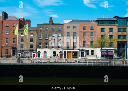 Ormond Quay Street inferiore lungo il fiume Liffey centrale di Dublino Irlanda Europa Foto Stock