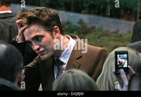 Noi attore Robert Pattinson arriva alla premiere del film 'L'acqua per gli elefanti" di Berlino, Germania, 27 aprile 2011. Il film è presentato in tedesco cinema il 28 aprile 2011. Foto: Lukas Heibges Foto Stock