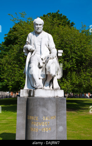 Statua di provost George Salmone in piazza del Parlamento del Trinity College University area central Dublino Irlanda Europa Foto Stock