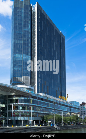 Dh del Fiume Singapore CLARKE QUAY SINGAPORE grattacielo centro shopping mall riverside torre moderno edificio a blocco Foto Stock