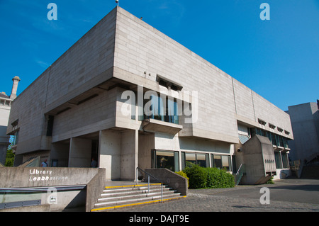 Stile Brutalist Berkeley edificio della biblioteca del Trinity College University area central Dublino Irlanda Europa Foto Stock