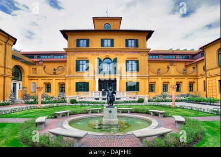 Lenbachhaus Monaco di Baviera, Galleria Comunale in Lenbachhaus, dopo la ristrutturazione totale del 2013, anteriore con la fontana di Ercole bambino Foto Stock