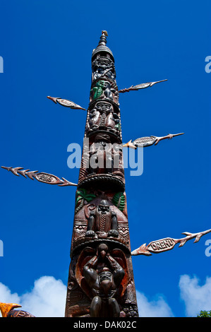 Totem, tradizionale scultura in legno Foto Stock