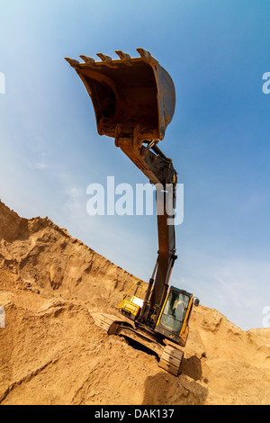 Caricamento escavatore Dumper extreme ampio angolo Foto Stock