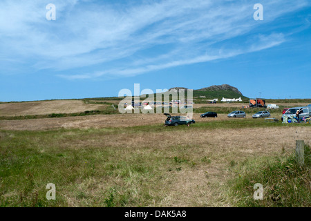 Una vista del campeggio guardando a nord di St. David's testa in prossimità Whitesands Bay St. David's Pembrokeshire Wales UK Foto Stock