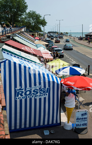 Una striscia di café, lungo il lungomare di Southend on Sea, noto come "GLI ARCHI" Foto Stock