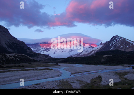 Cerro San Lorenzo, lato orientale nella luce del mattino, Argentina, Patagonia Foto Stock