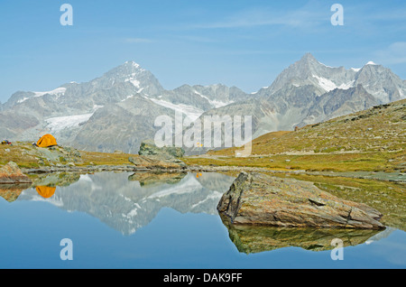 Campeggio Al Lago Rifelsee vicino al Cervino (4478m), Zermatt, alpi svizzere, Svizzera, Europa Foto Stock