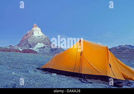 Campeggio si trova nei pressi del Cervino (4478m), Zermatt, alpi svizzere, Svizzera, Europa Foto Stock