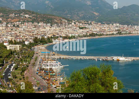 Türkei, Provinz Antalya, Alanya, Blick von der Mittleren Burg auf den Hafen Foto Stock